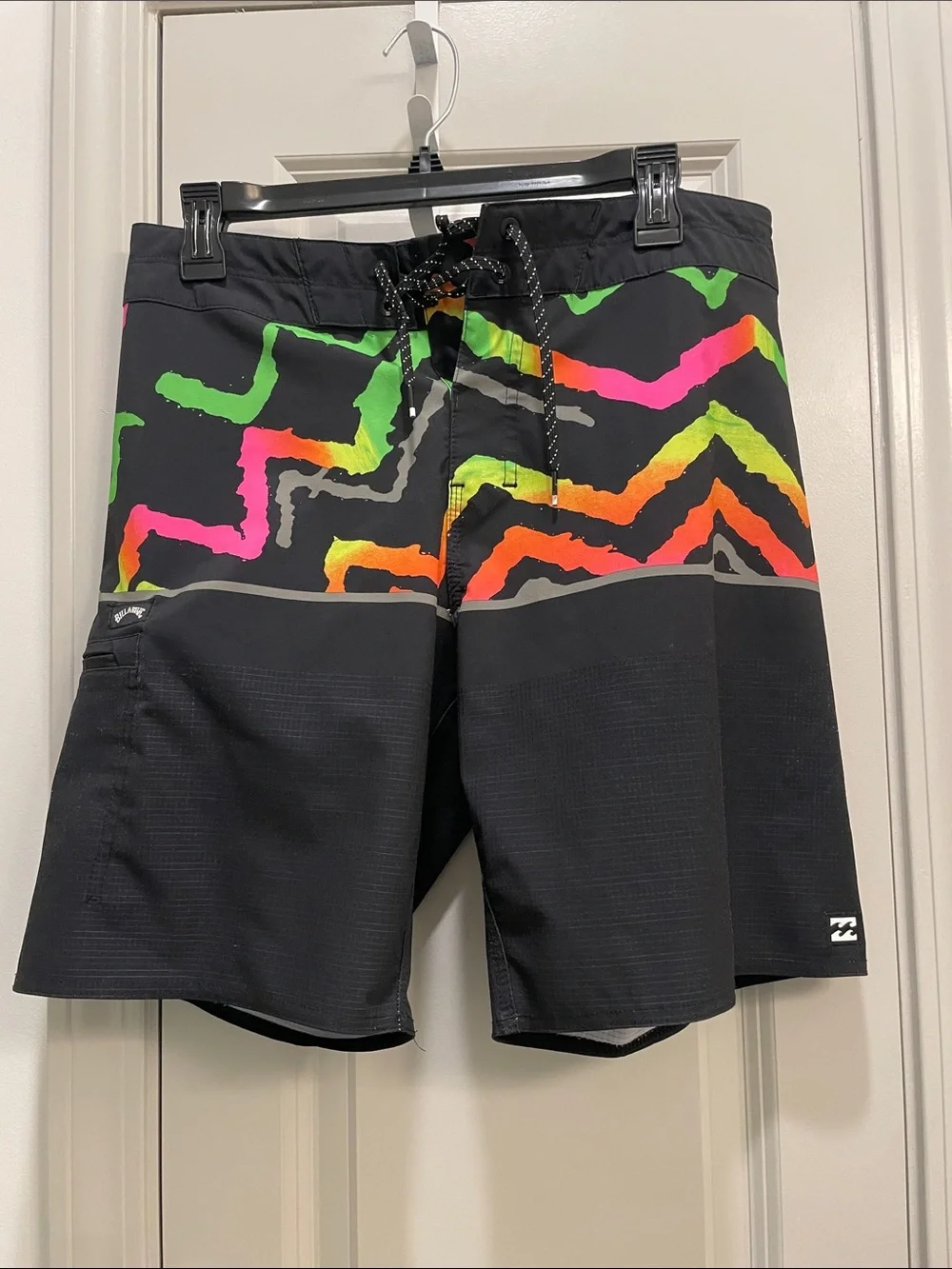 Billabong Fifty50 Airlite Boardshorts Men’s 30 Black Neon Zigzag Surf Swim